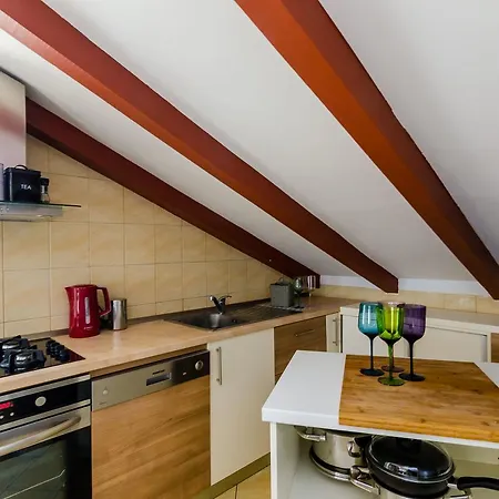 Lukas Apartmán